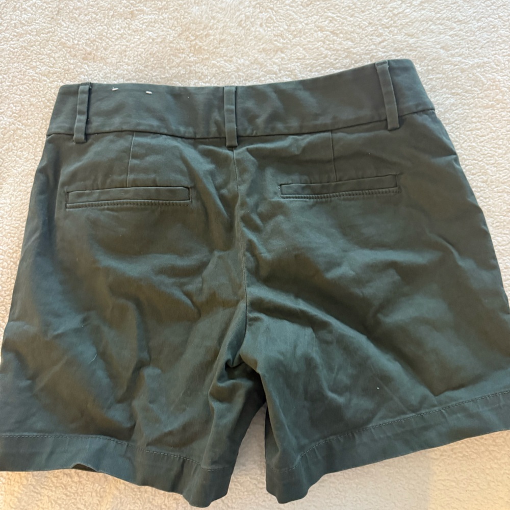LOFT Women's Green Chino Shorts - Picture 3 of 3